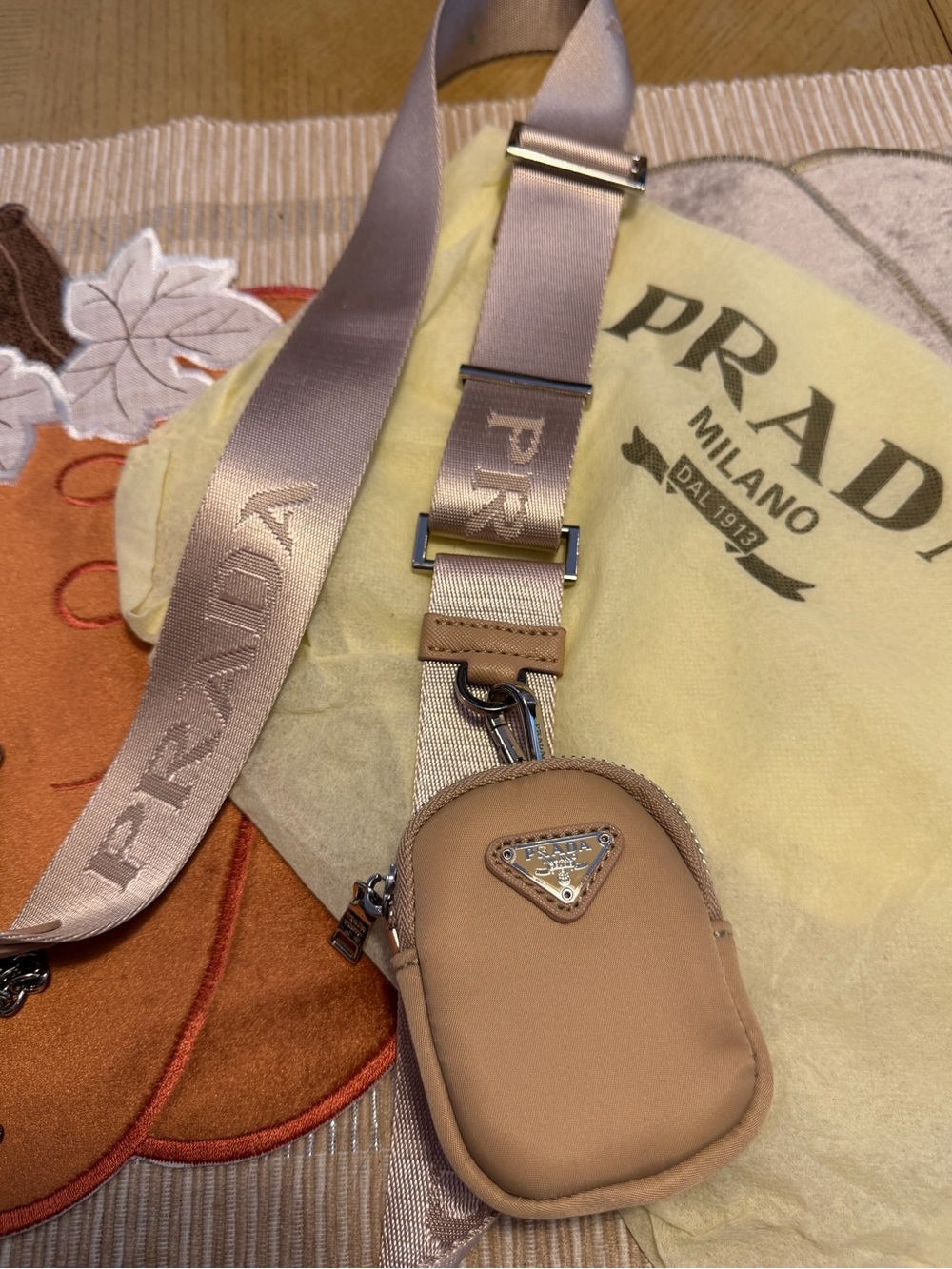 Pra-da Beige Re-edition (Not-auth..) - Picture 8 of 9